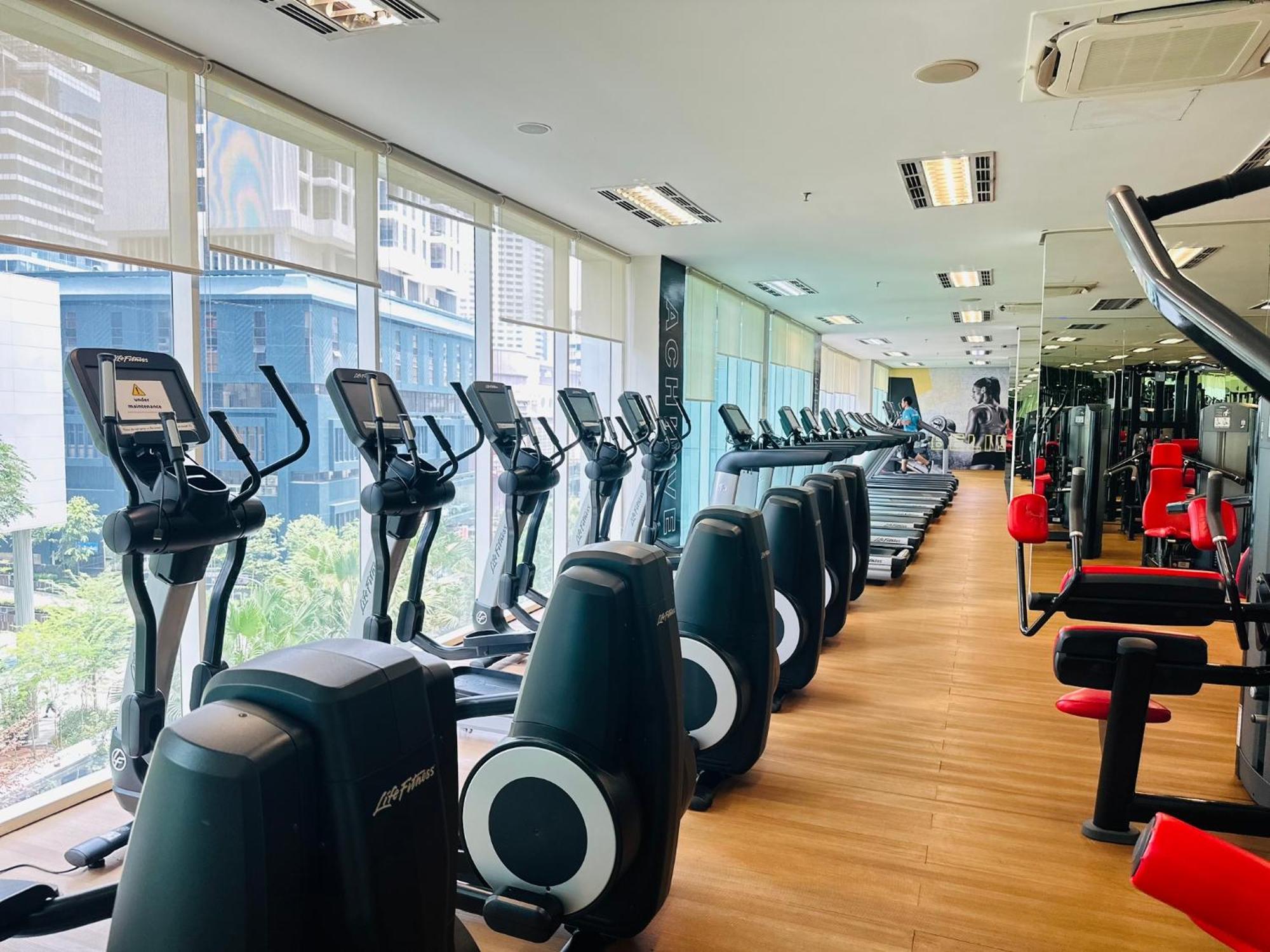 Soho Suites Klcc By Comfort Suites Куала-Лумпур Экстерьер фото
