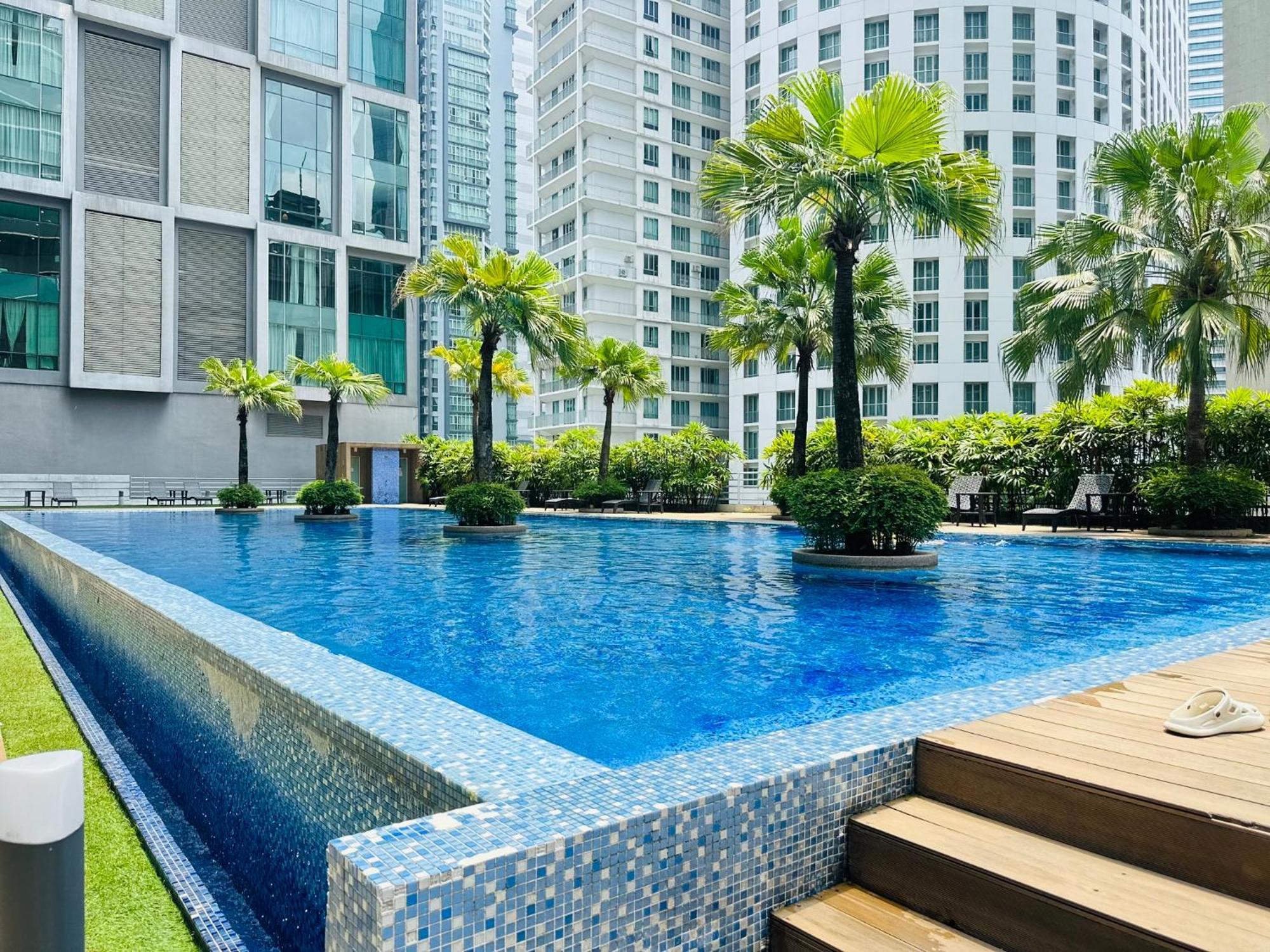 Soho Suites Klcc By Comfort Suites Куала-Лумпур Экстерьер фото