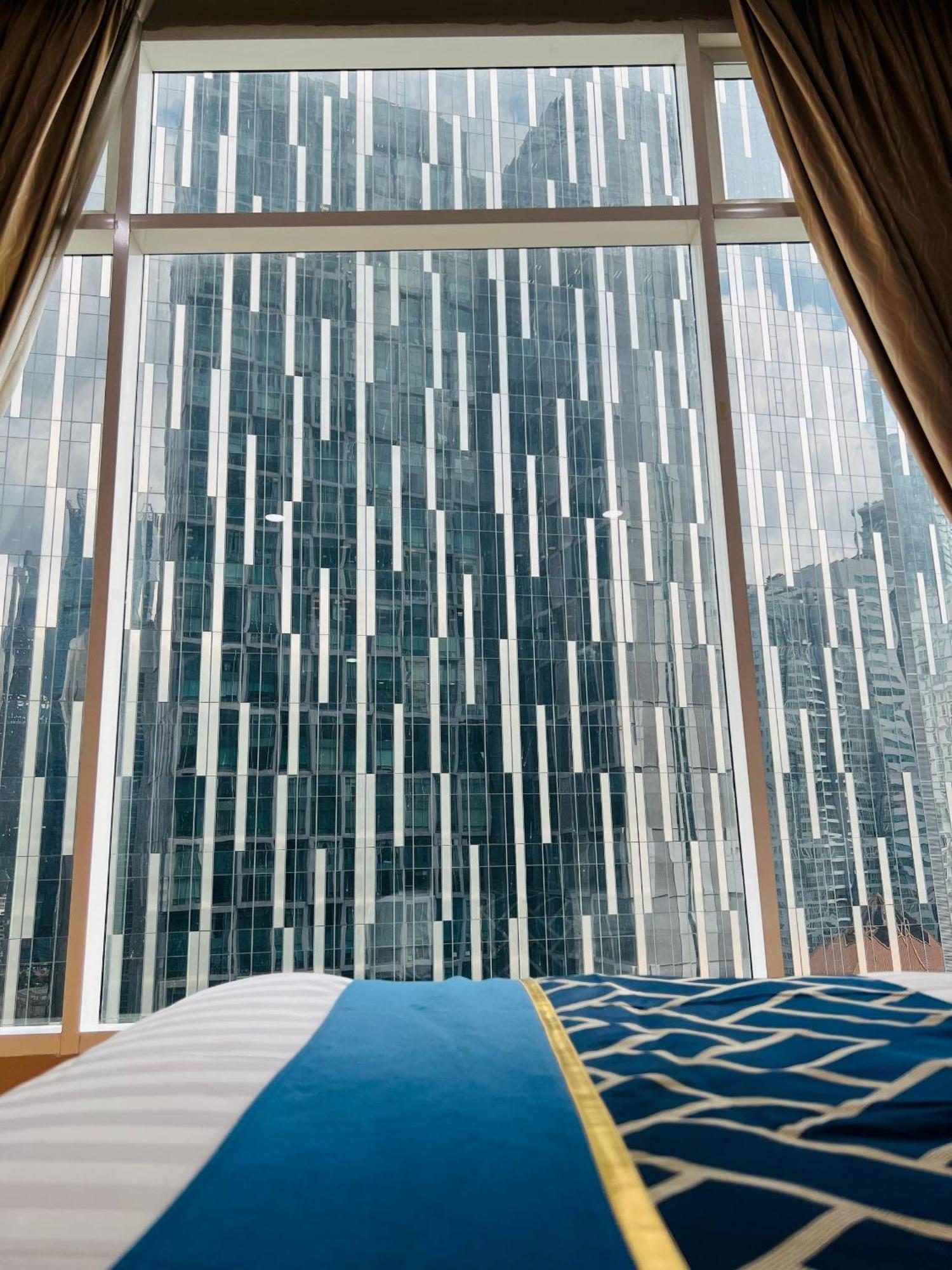 Soho Suites Klcc By Comfort Suites Куала-Лумпур Экстерьер фото