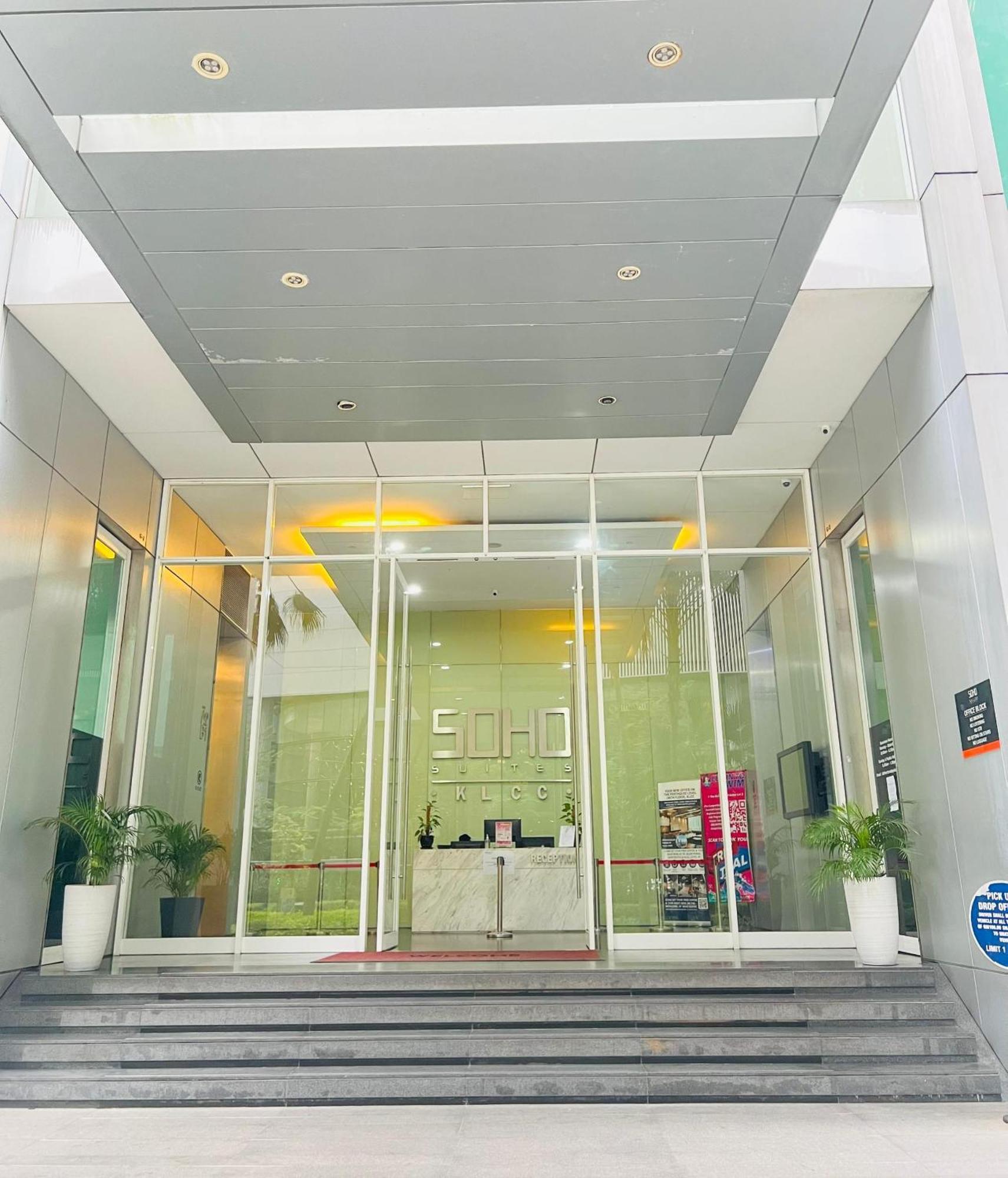 Soho Suites Klcc By Comfort Suites Куала-Лумпур Экстерьер фото
